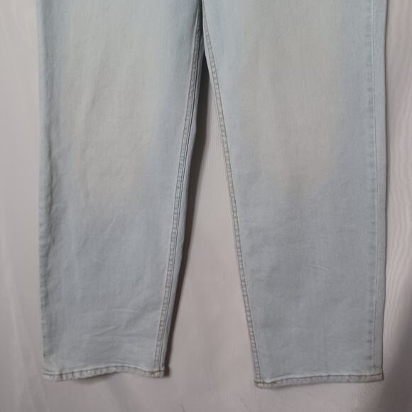 H&M Light Wash Comfort Stretch Straight Leg High Waist Denim Jeans. - Picture 5 of 16
